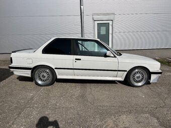 BMW E30 coupe - 4