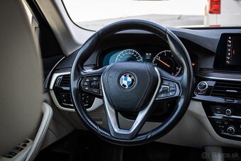 BMW 520d Touring Luxury Line, Pano, El. ťažné, Po servise - 4