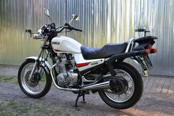 Suzuki GR650 - 4