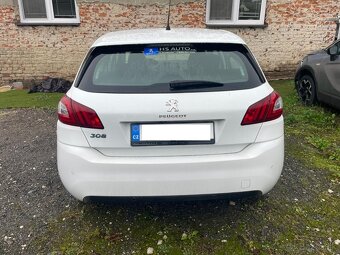 Peugeot 308 1.2 i 81kw, r.11/2015, klima, poškozen motor - 4