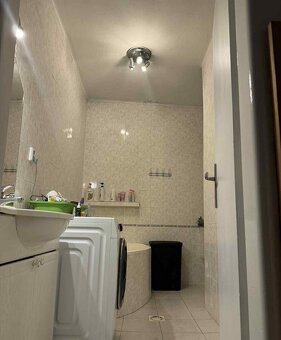 Na prenájom zariadený 3 izbový byt v dome, Slovenský Grob. - 4