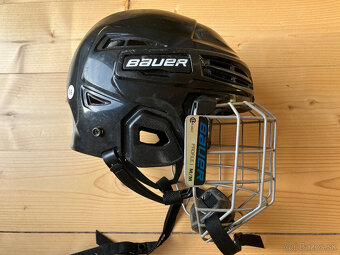 Predám hokejovú prilbu Bauer IMS 5.0, veľkosť M - 4