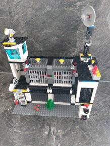 Lego 7744 Policajná stanica - 4