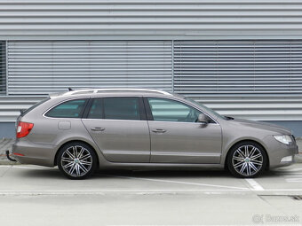 Superb Combi 2.0 TDI CR Elegance 4x4 DSG Panorama Webasto - 4