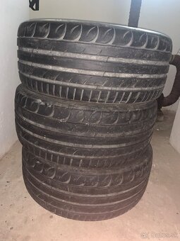 Letné R19 245/40 - 4