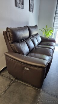 Predám kožený gauč s elektrickým polohovaním a USB - 4