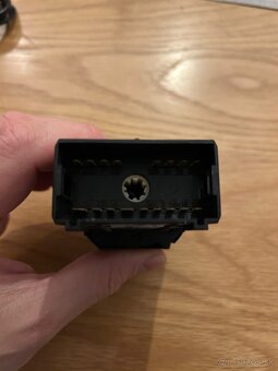 VW Passat Polo Golf 2009- vypínač svietil - 4