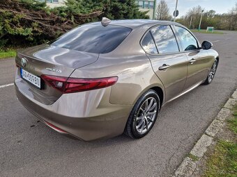 Alfa Romeo Giulia - 4