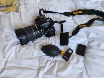 Nikon D5100 + Nikon AF-S 18-105 m - 4