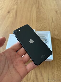iPhone SE 2020 64 gb Black - 4