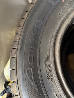 Pneu 225/75 R16 Michelin - 4