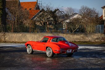 Chevrolet Corvette C2 Stingray (1964) - 4