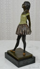 Bronzová socha - Baletka na mramoru - kolorovaná - 4