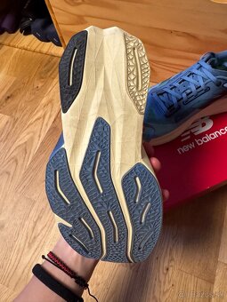 Bežecké topánky New Balance Fuelcell Rebel V4 - 4