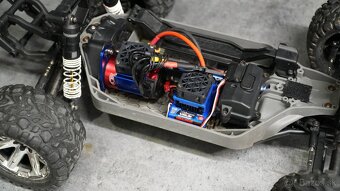 Traxxas Rustler 4x4 VXL  - 4