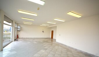Polyfunkčná budova s výhodnou polohou - len 1 km od centra - 4
