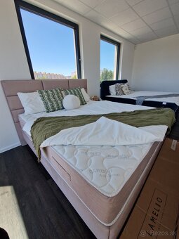 Masívna boxspring posteľ s matracmi a roštami – zn. SANAS - 4