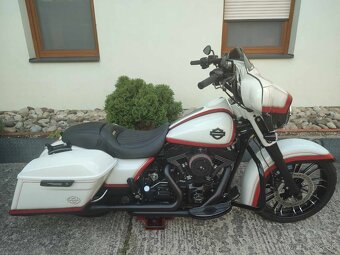 HARLEY DAVIDSON FLHX CUSTOM SPECIAL - 4