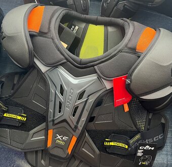 Chranice CCM Tacks XF Pro - 4