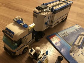 Lego CITY 7288 - Mobilná policajná stanica - 4
