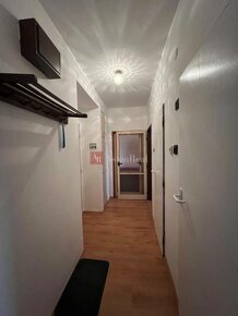 REZERVOVANÉ: Slnečný 2-izbový byt s balkónom na ulici Obranc - 4