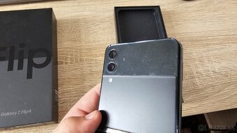 Poškodený Samsung Galaxy Z Flip 4 na diely - 4