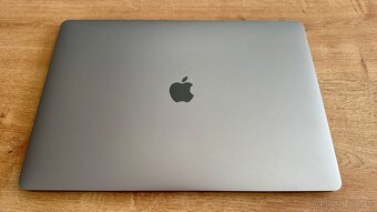 MacBook Pro 16" s touchbarom, 16 gb RAM, i9, 1 TB SSD - 4