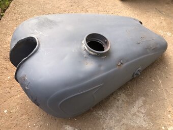 NSU 351, 501 OSL (601?)  benzínová nádrž - 4