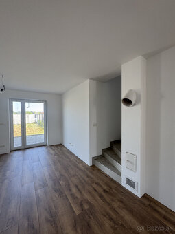 Prenájom - novostavba RD s 2 bytovými jednotkami, 102m2 úžit - 4
