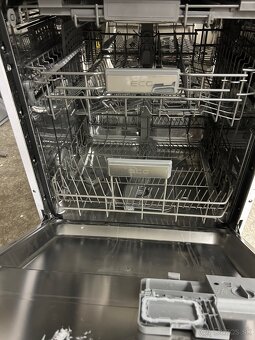 Umývačka riadu 60 cm málo použivana nova 460EUR - 4