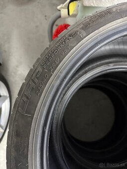 235/40 R19 - 4
