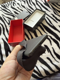 OnePlus 10 Pro – 128GB | 8GB RAM | Volcanic Black - 4