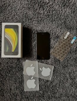iPhone SE - 4