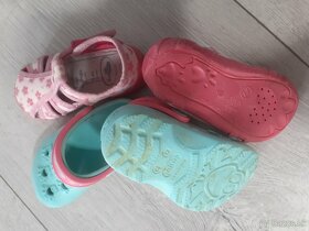 Dievčenské crocsy a sandálky/prezúvky veľkosť 22 - 4