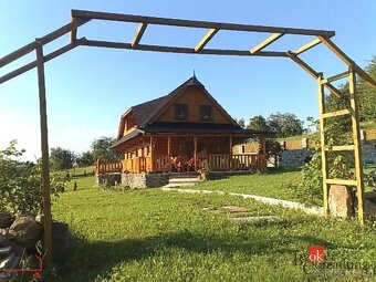 Jedinečné pozemky s domom, garážou a budovou v nádhernej lok - 4