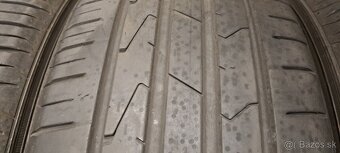 Predám 4ks jazdené letné 215/45r18-89V Hankook - 4