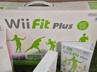 Nintendo Wii, 2 ovládače, balančná podložka, 4 hry + krabica - 4