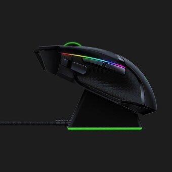 Razer Basilisk Ultimate HyperSpeed with charging dock - 4