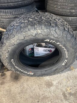 Bf goodrich all terrain ko2 lt285/70r17 - 4