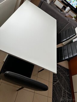 Jedálenský stôl - 4