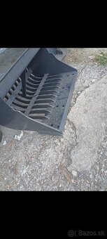 Predám preosievaciu lyzicu CAT JCB KOMATSU - 4