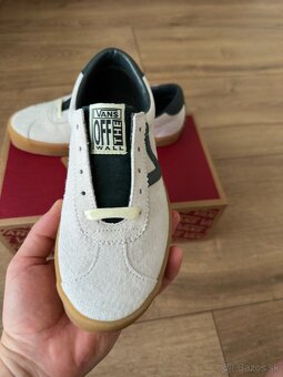 Vans . - 4