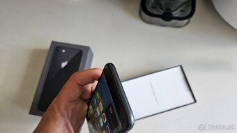 Apple iPhone 8 tmavý 64GB - 4