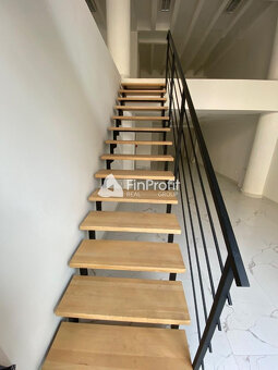 Pekný obchodný priestor /120 m2/ na Štúrovej ul. v budove LU - 4