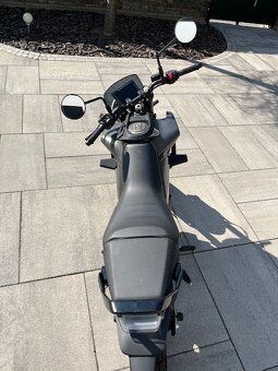 Husqvarna Svartpilen 401 (2024), 32 kW, TOP stav - 4