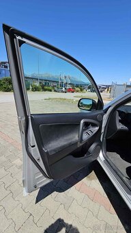 Predám Toyotu RAV 4 2,2 Decat,110KW,4×4 - 4