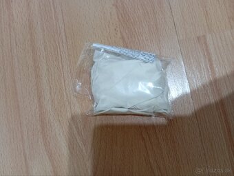 Balóny, svietiace náramky, bublifiky, krepový papier - 4