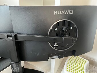 Profi krasny set dva 27 zakrivene monitory a kovovy stojan - 4