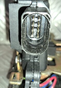 ZÁMOK DVERÍ - OCTAVIA 1, GOLF 4, SEAT LEON 1M - 4