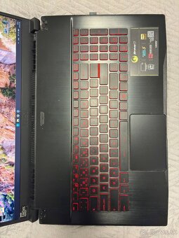 MSI Bravo 17.3 fullhd ips 144hz/4800h/rx5500m/16/512/1000 - 4